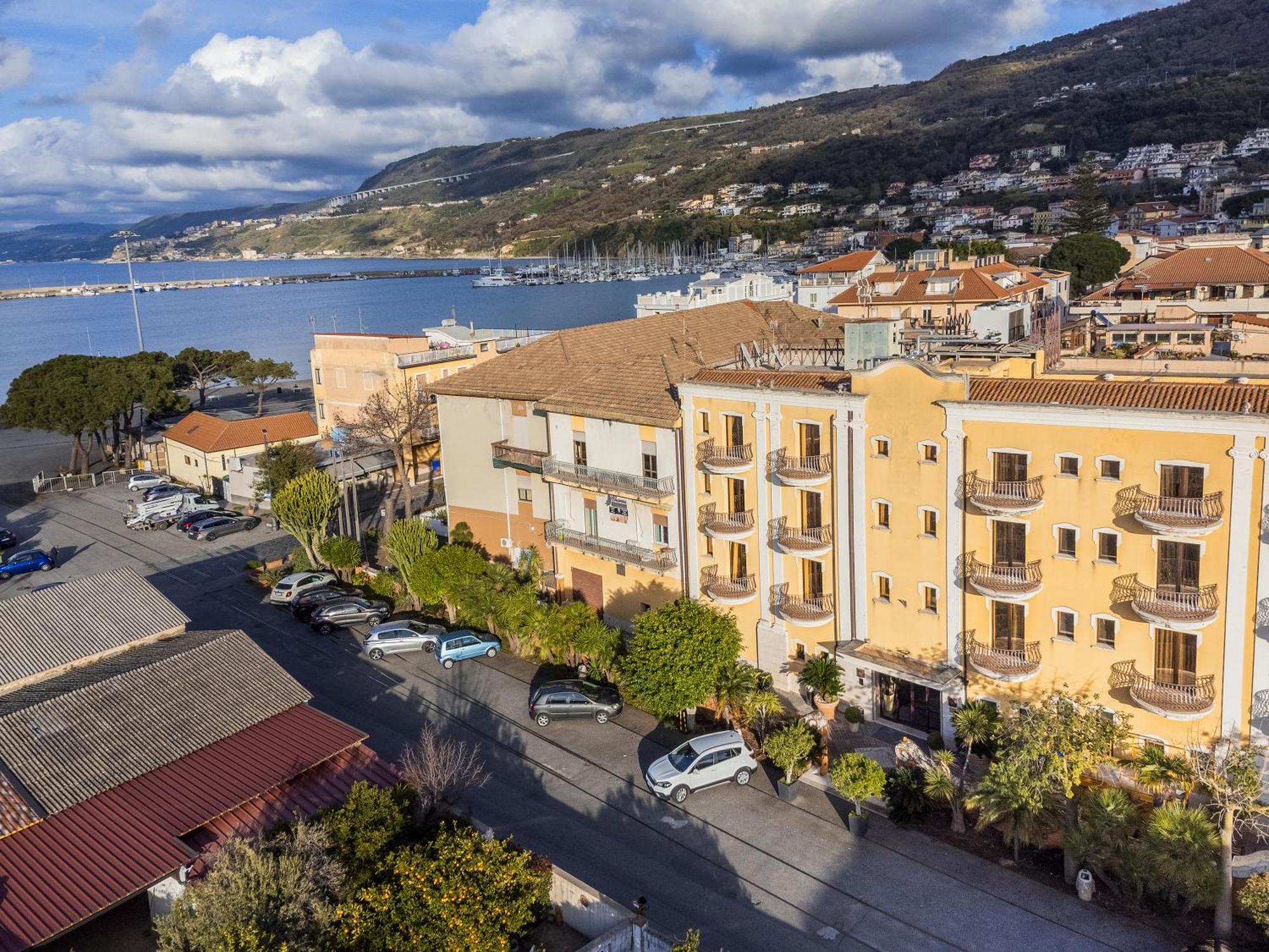 Hotel Cala Del Porto فيبو فالينتيا مارينا المظهر الخارجي الصورة